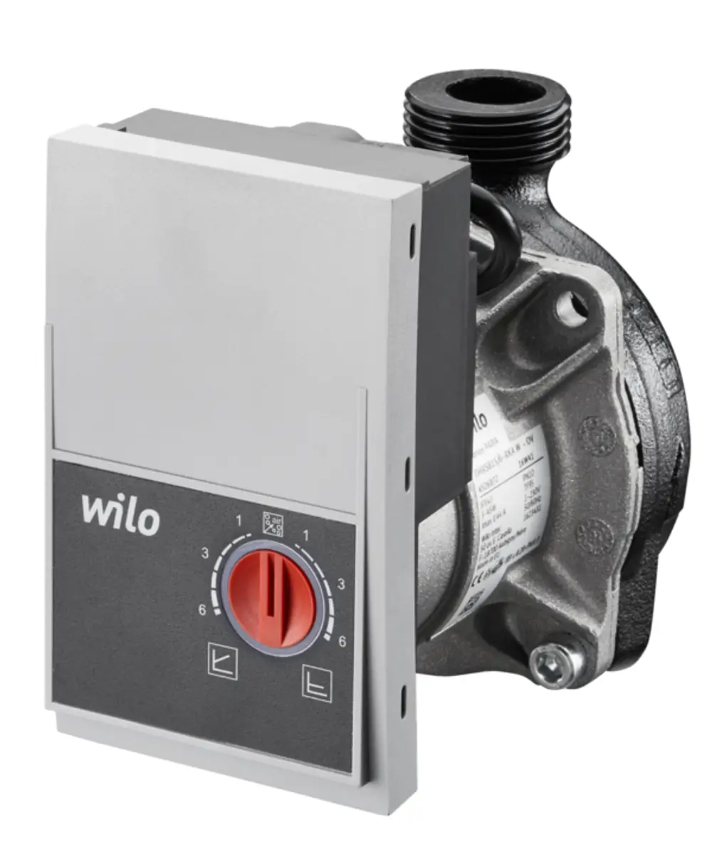 Oventrop Hocheffizienzpumpe mit grauem Gehäuse und rotem Einstellrad, designed für Regelstationen, ohne Pumpenkabel, seitliche Anschlussmöglichkeiten sichtbar.